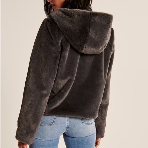 Abercrombie & Fitch Cozy Faux Fur Jacket with Hood - Picture 7 of 9